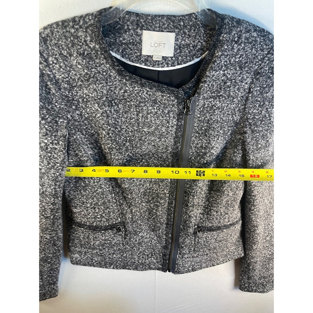 LOFT Grey Salt and Pepper Tweed Asymmetrical Zip Moto Jacket Womens Size 4 - Picture 5 of 7